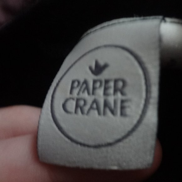 Black top that says free hugs - Picture 2 of 2